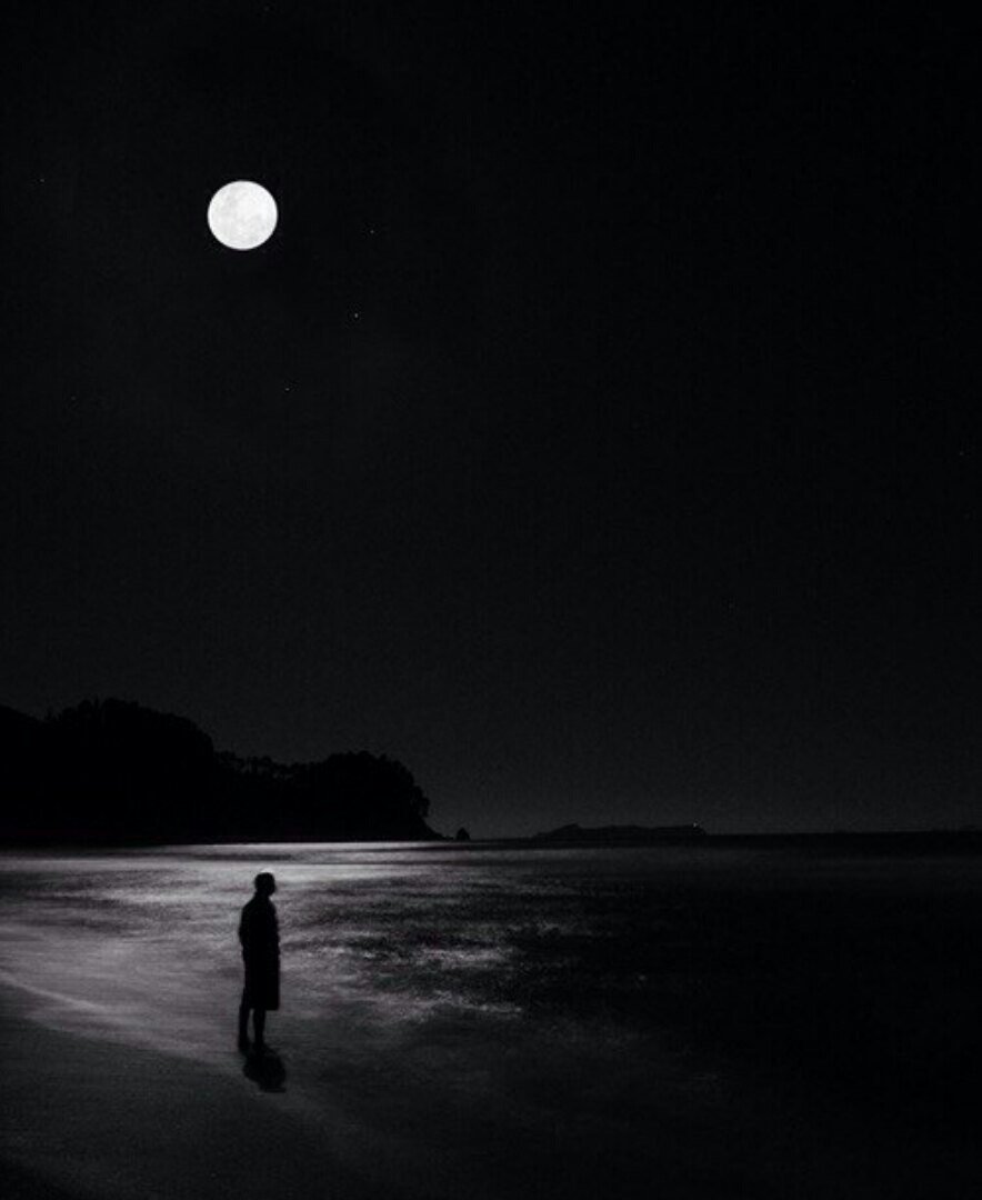 Одинокая Луна фото