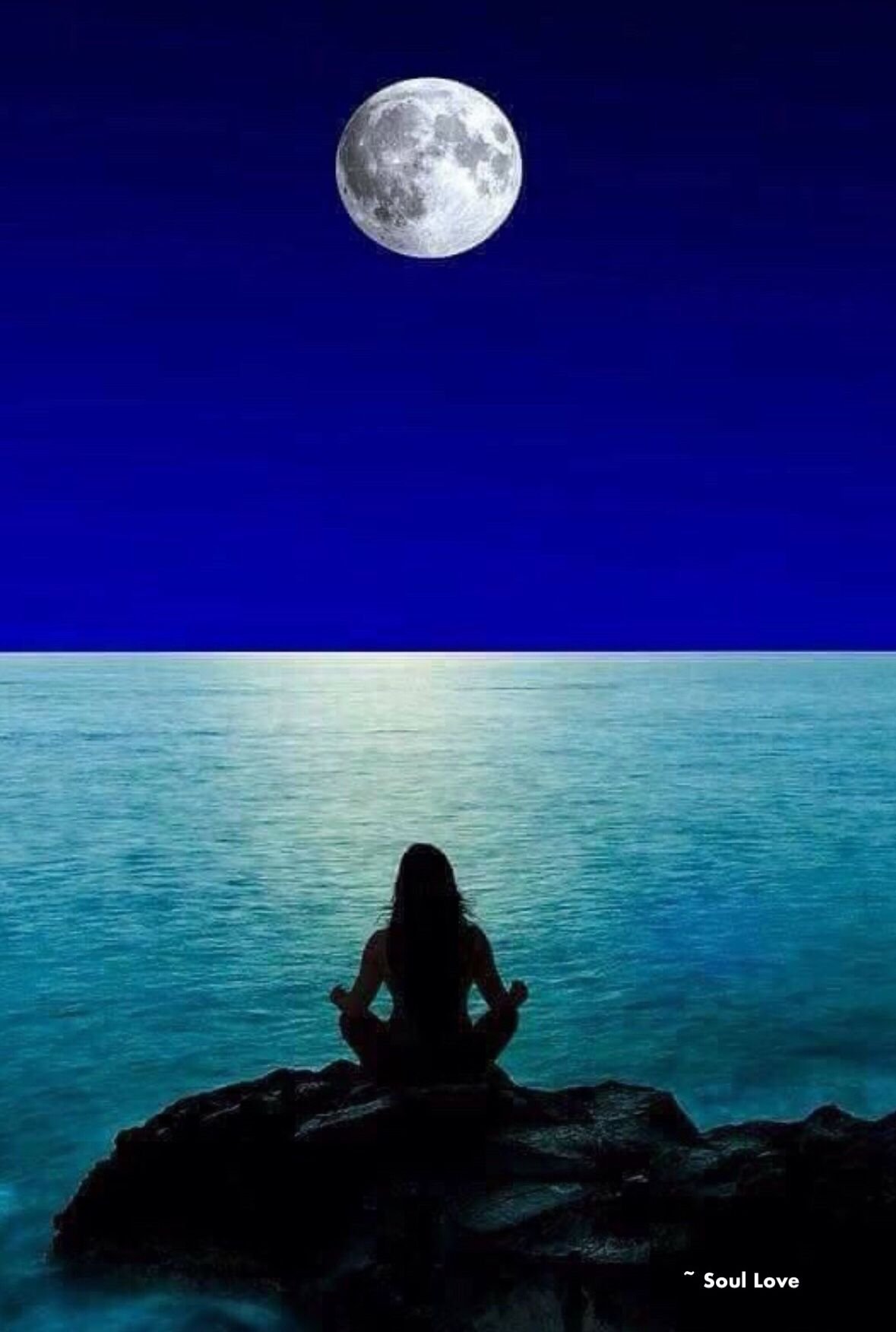 Море под луной