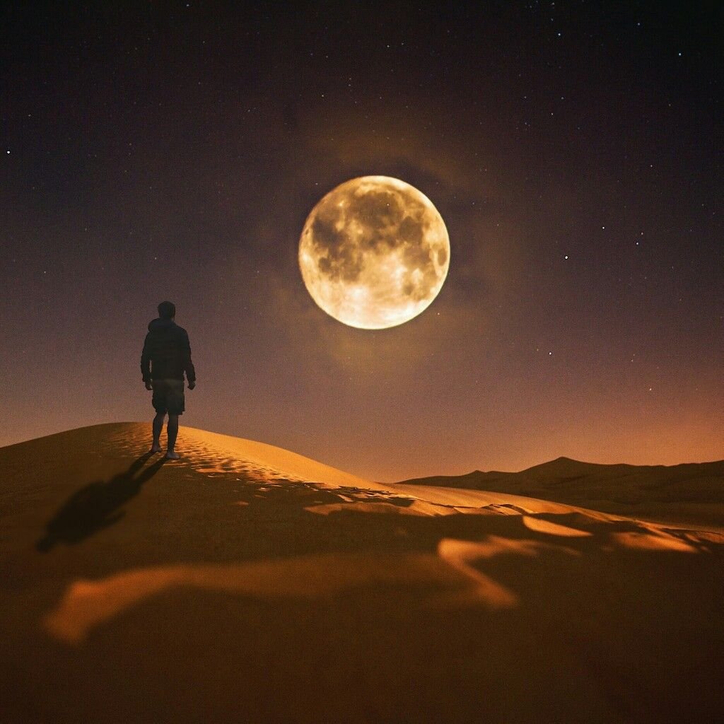 Луна в пустыне