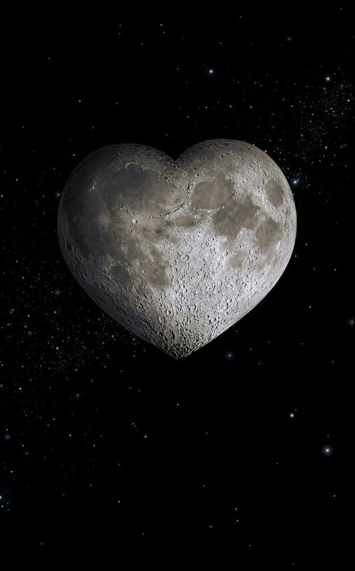 Луна в виде сердца