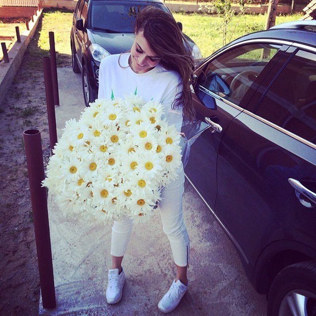 С 8 марта ромашки