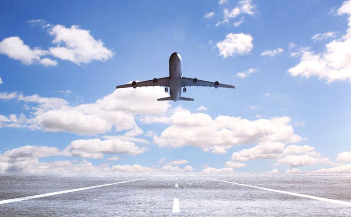 Самолет на взлетной полосе картинки