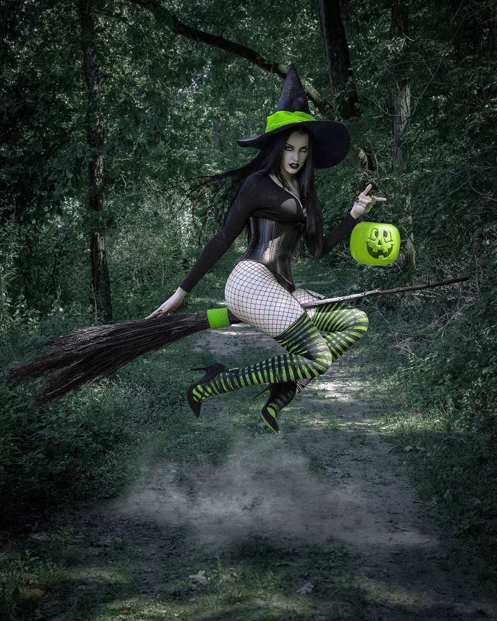 Фотосессия ведьма блондинка