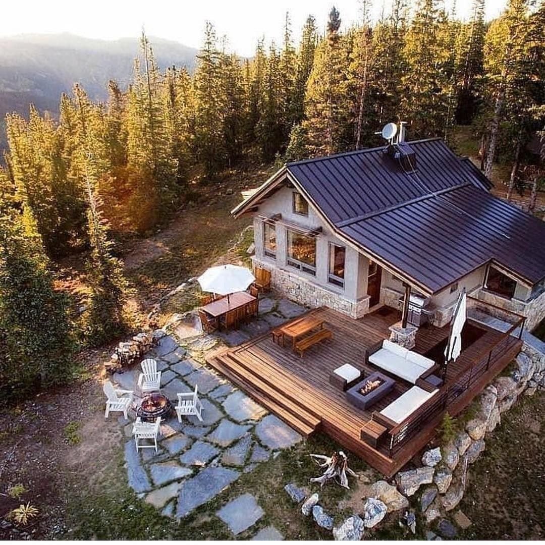 Дачный домик на склоне