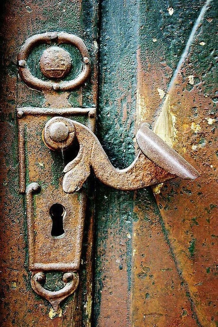 Старый дверной замок