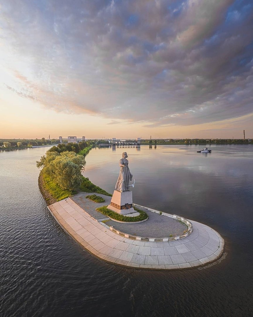 Монумент Волга Рыбинск