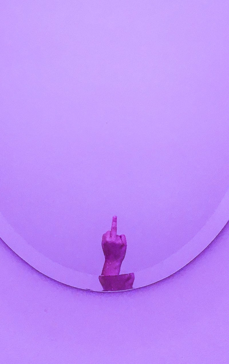 Фиолетовый экран блокировки