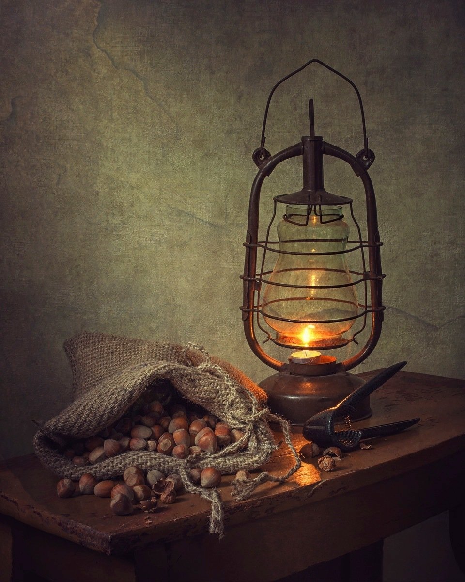 Натюрморт с керосиновой лампой