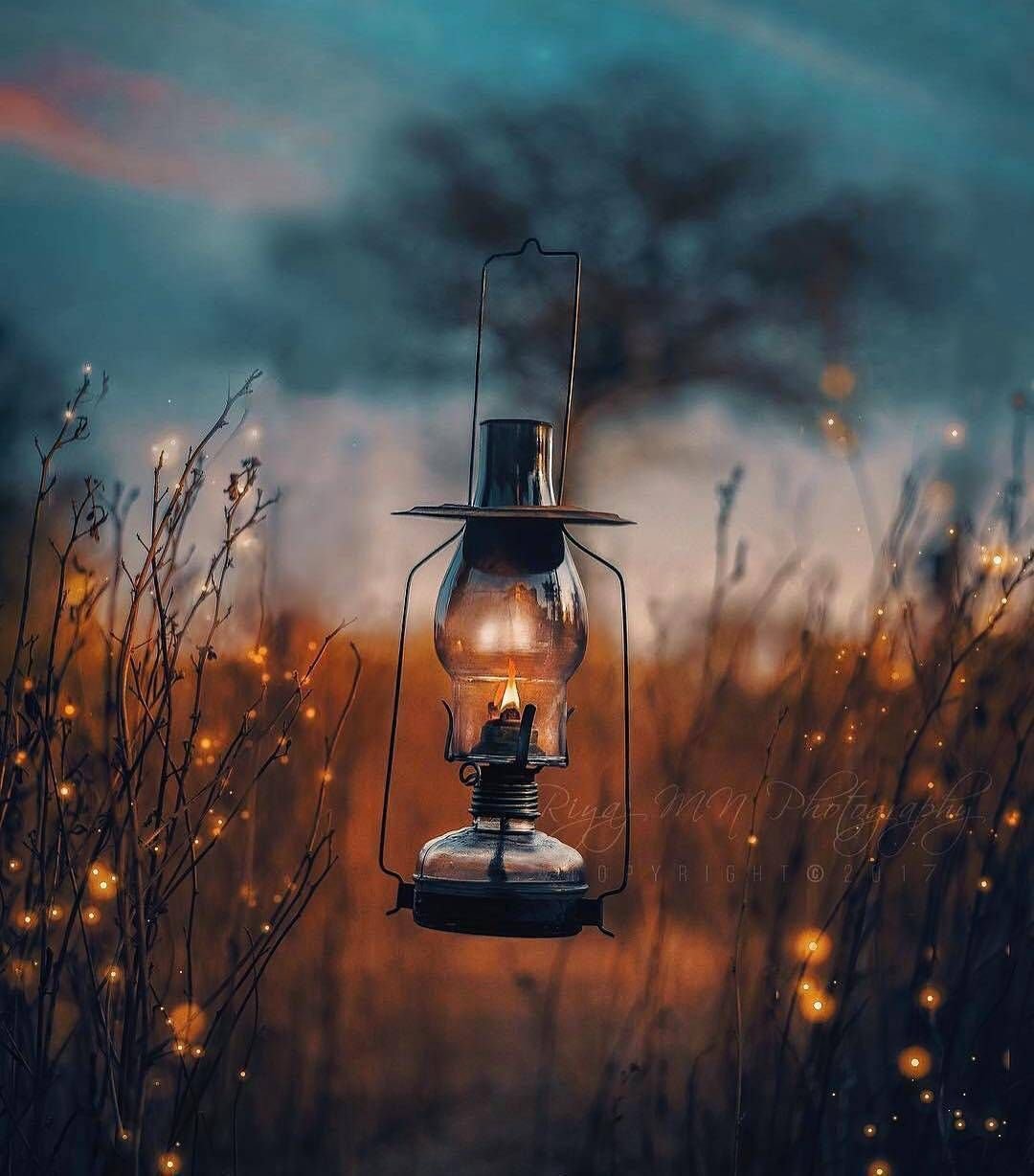 Керосиновая лампа вечером