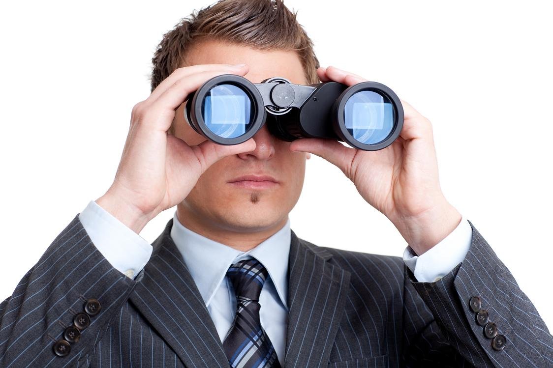 Женщина с биноклем