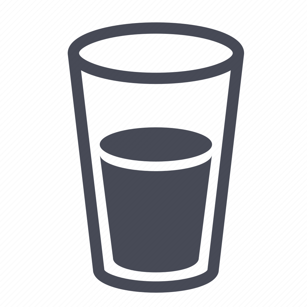 Стакан с разлитой водой