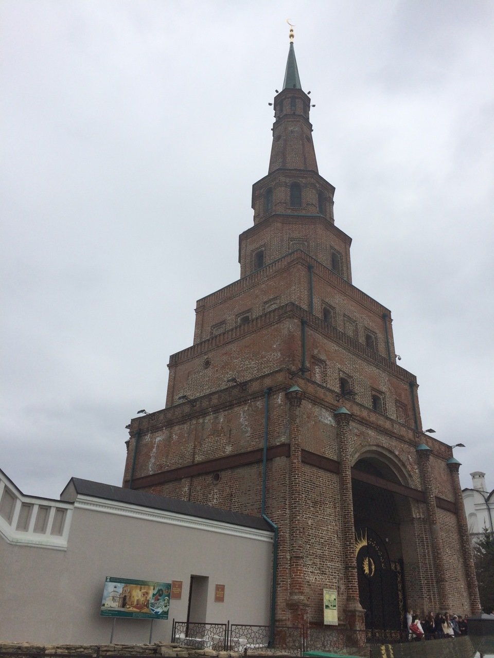 Падающая башня Набережные Челны