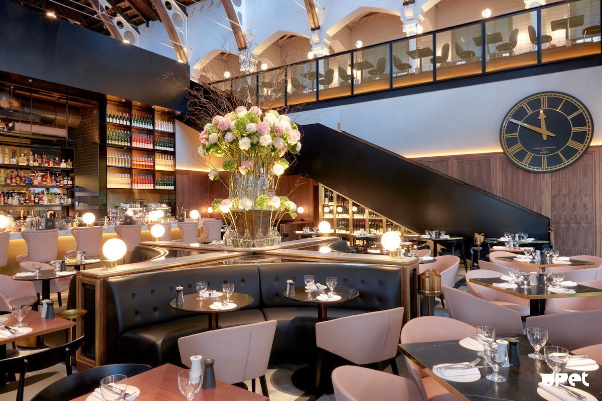 Красивый интерьер ресторана