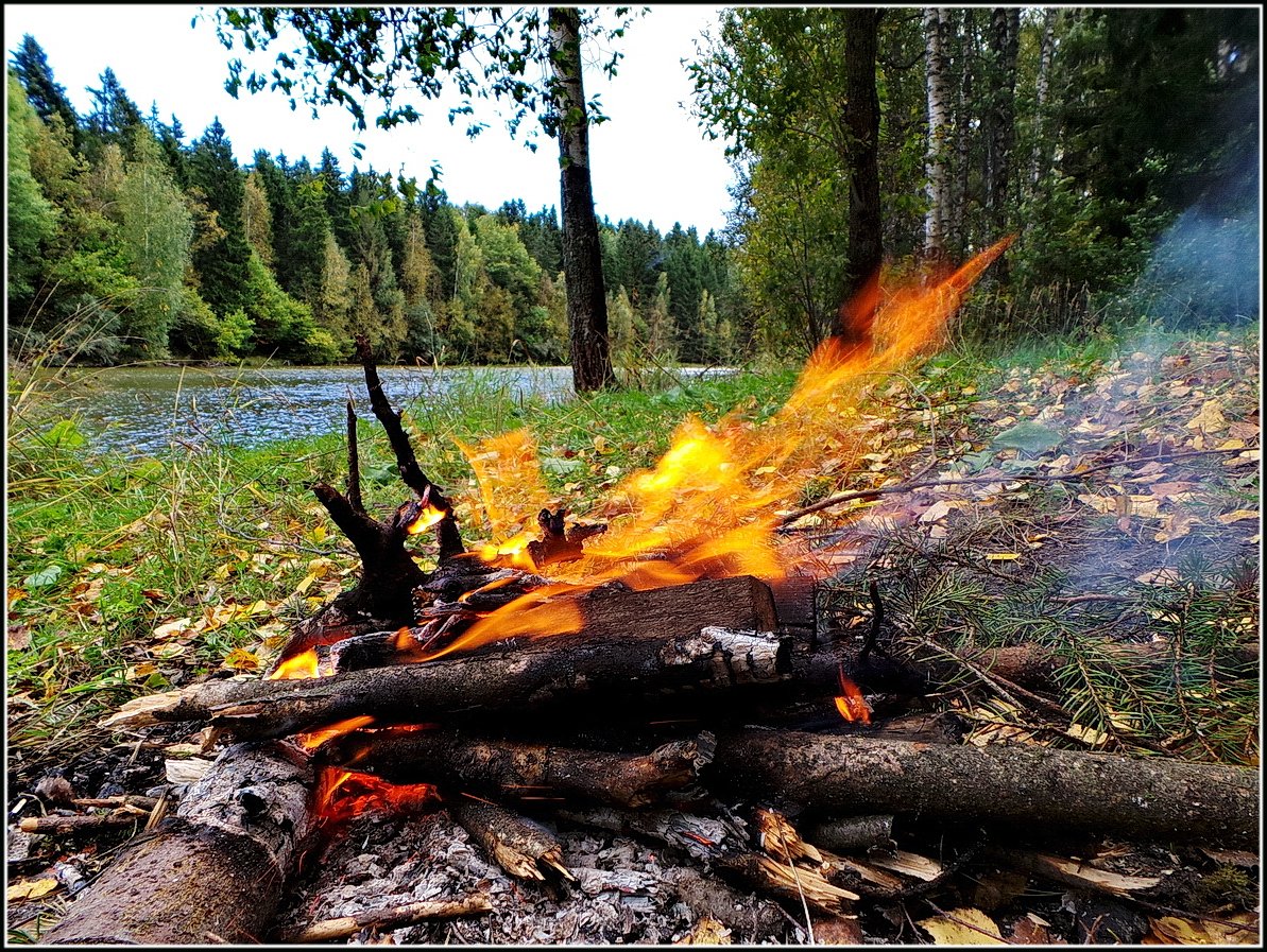 Костер у речки