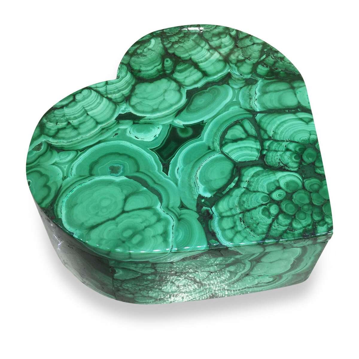 Малахит болотного цвета камень