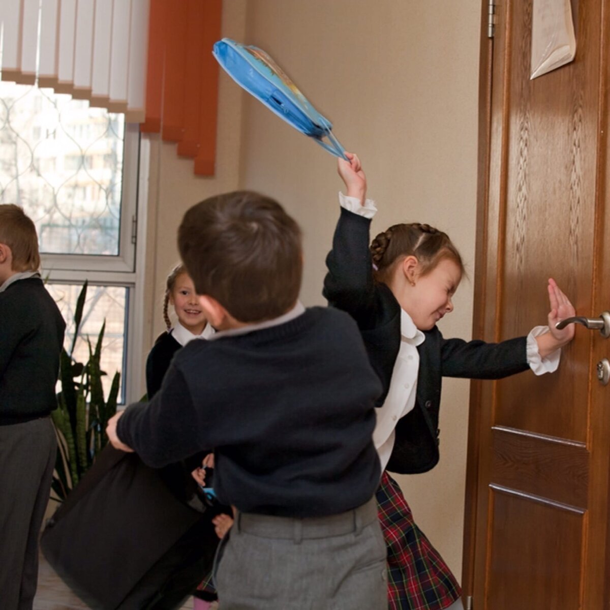 Школьники шалят