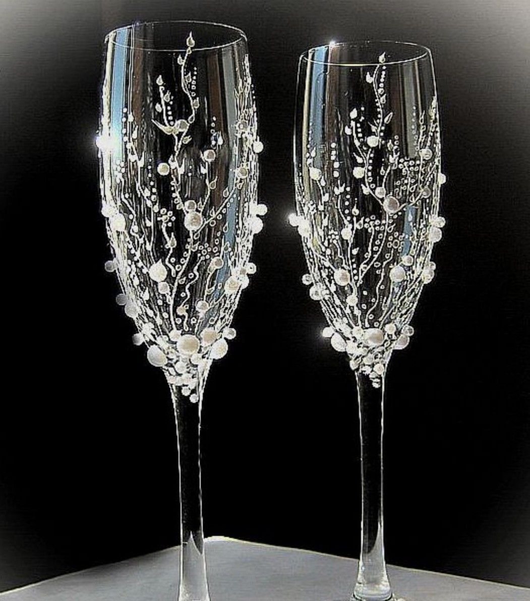 Украшение свадебных бокалов стразами