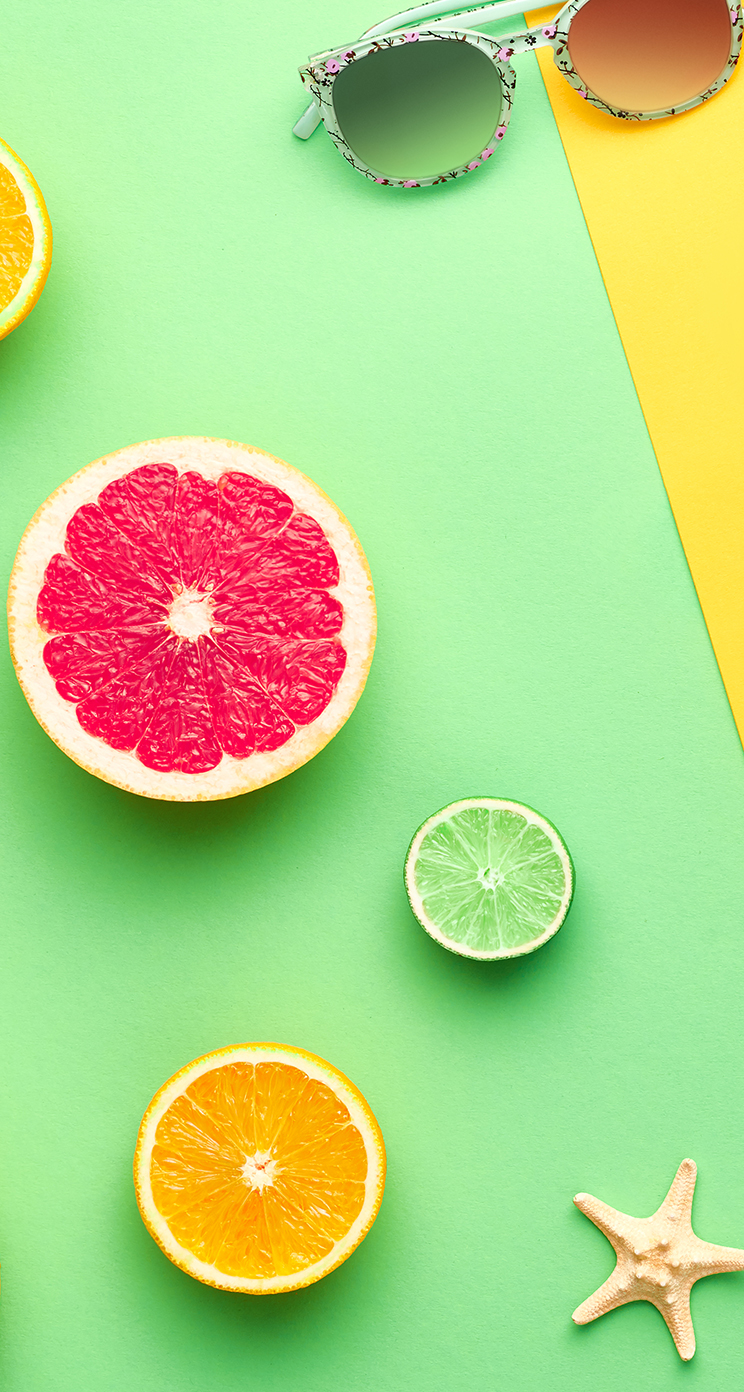 Миньон с фруктами на голове