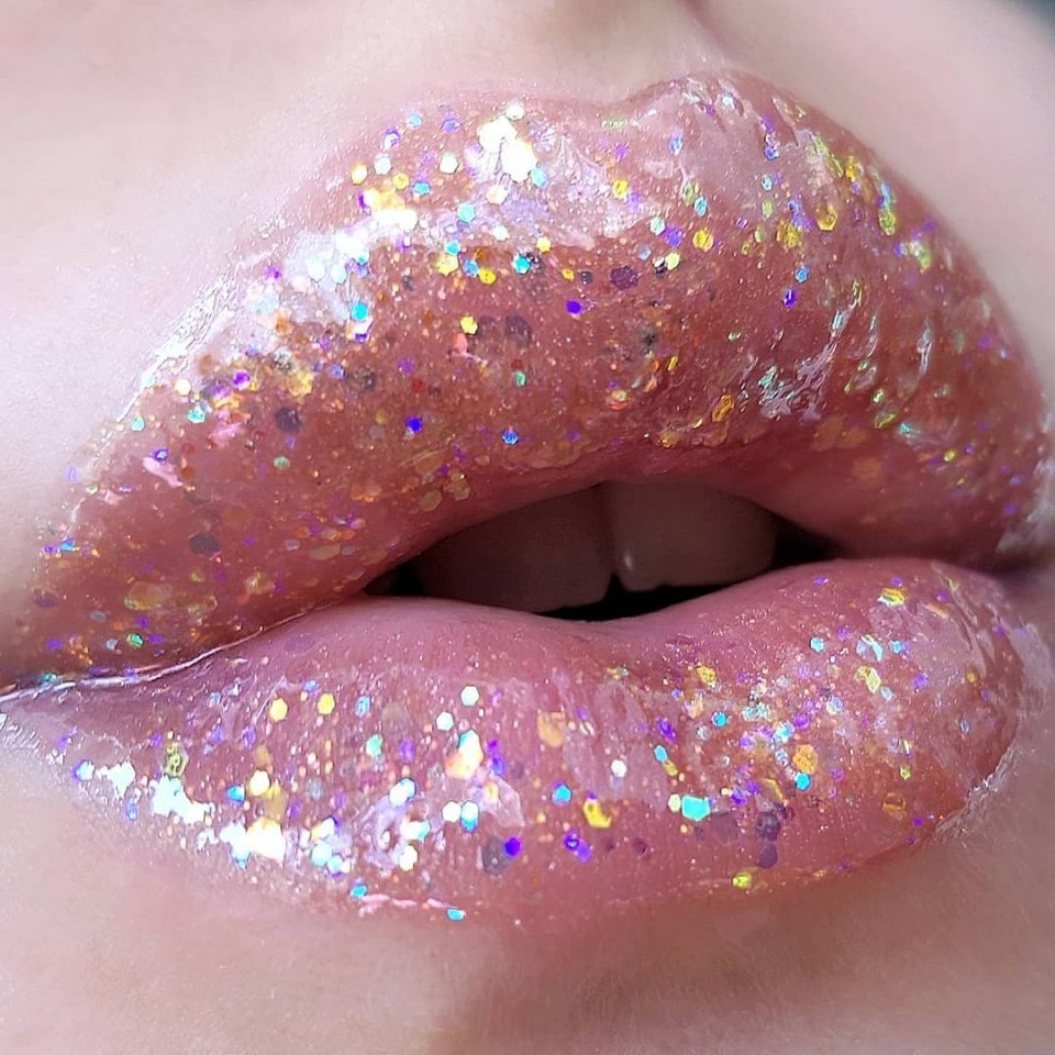 Губы с блестками