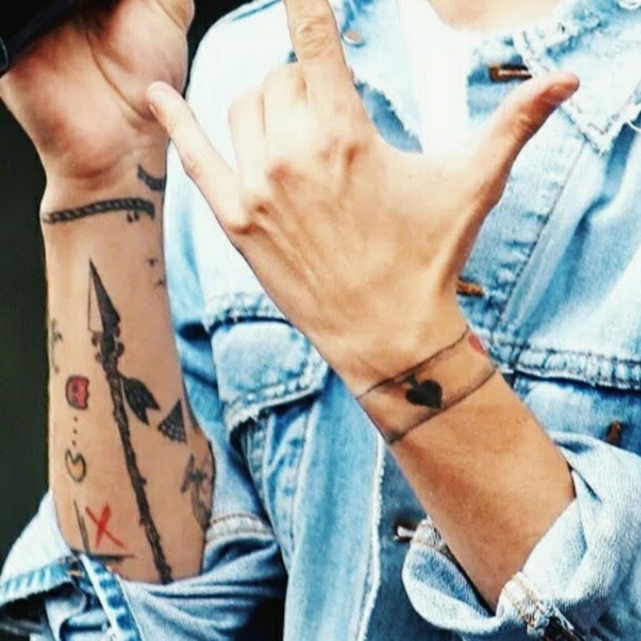 Руки Луи Томлинсона