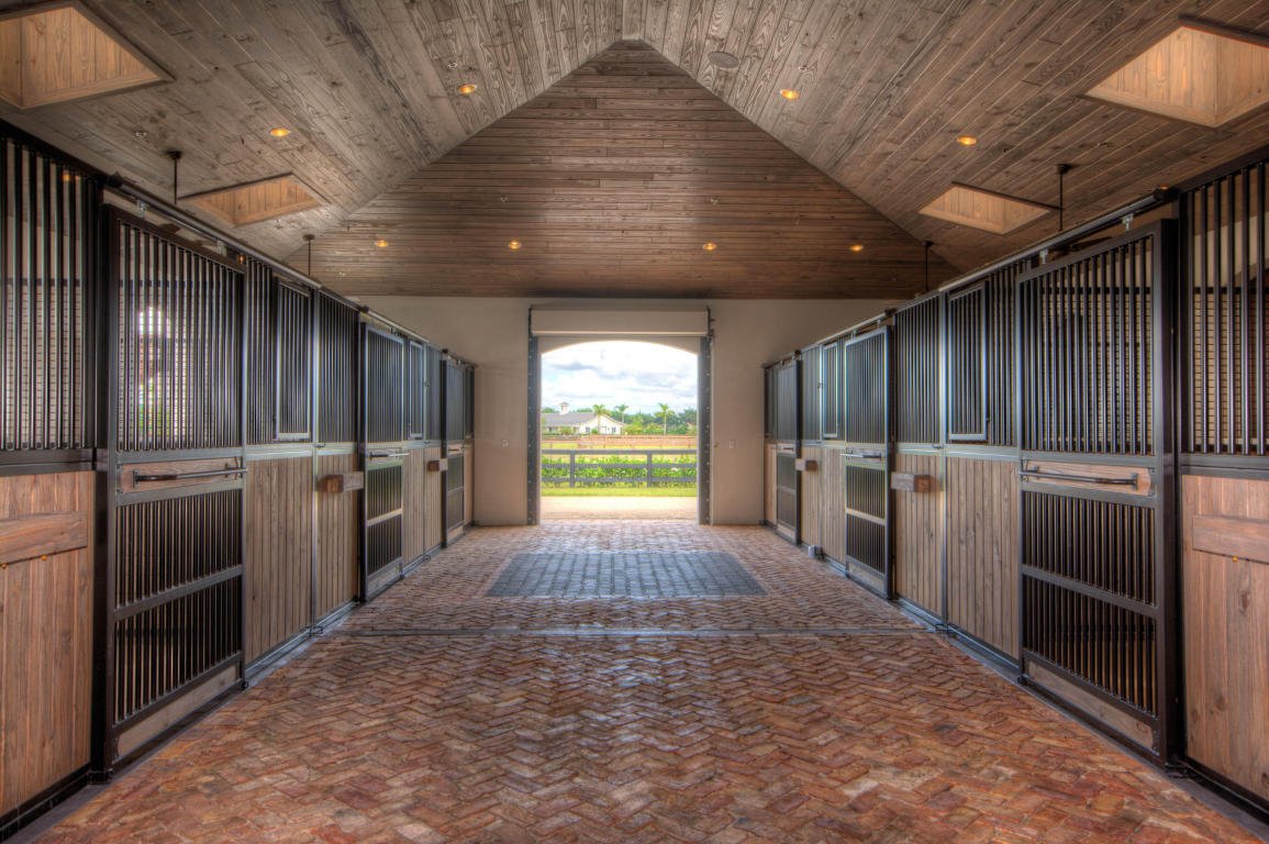 Hamilton Ontario конюшни