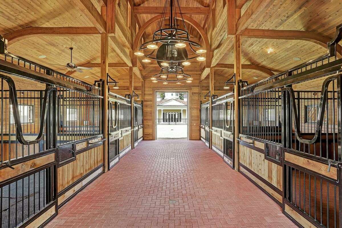 Поместье Кальтенбах в Германии конюшня