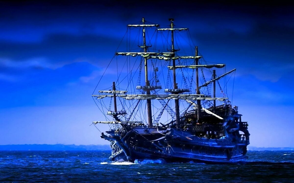 Парусник в море