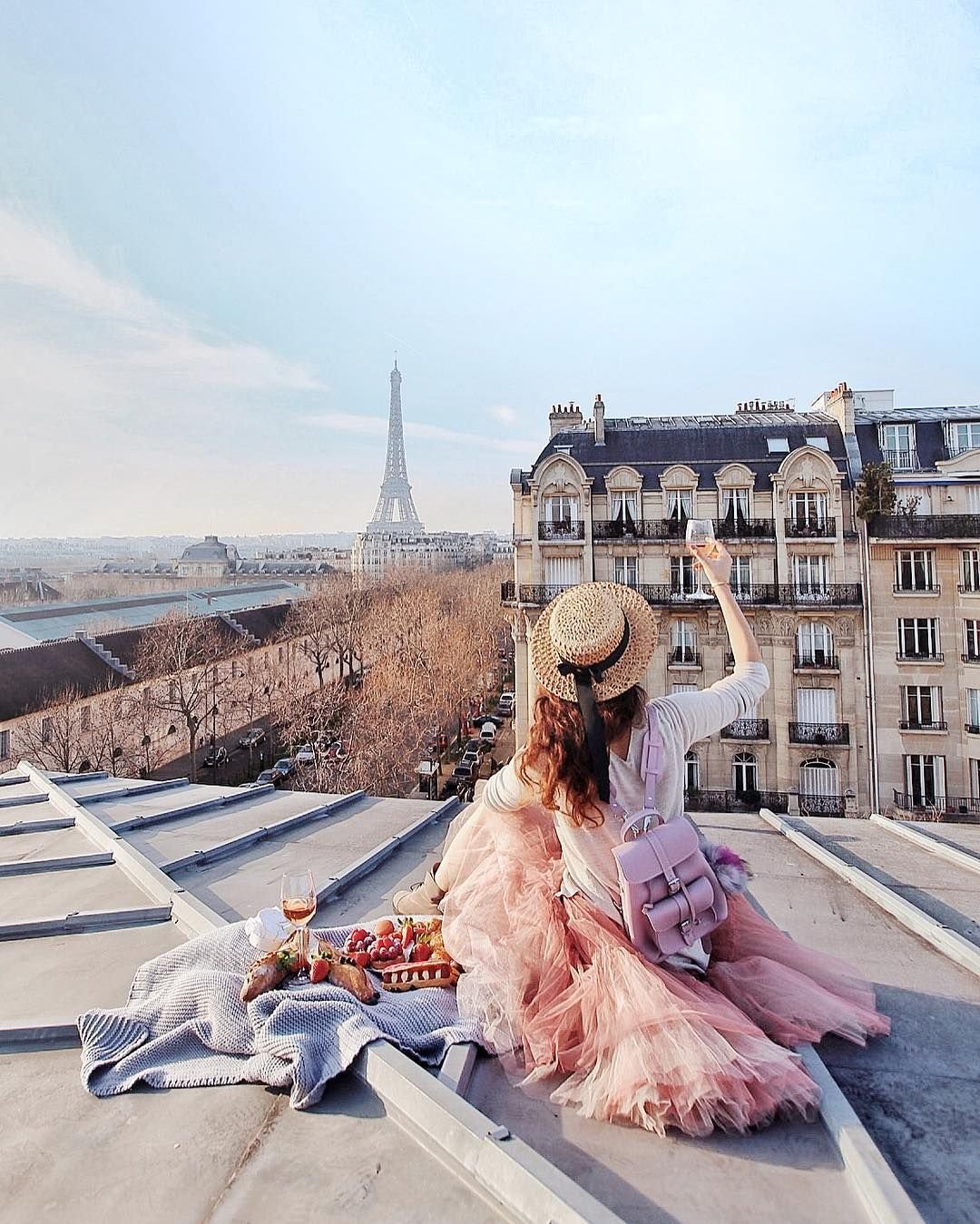 Париж девушка спиной