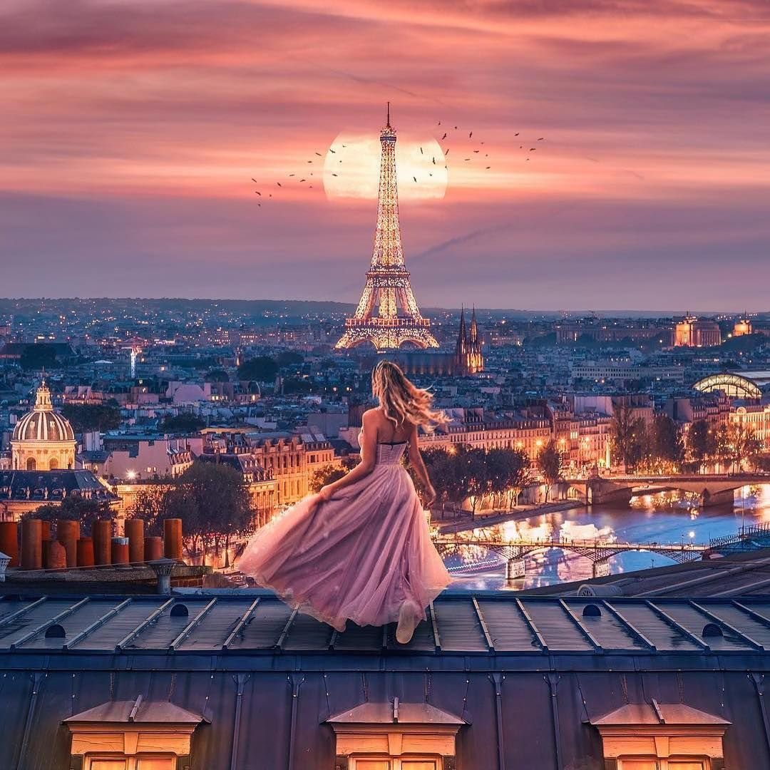 Парижанка и Эйфелева башня