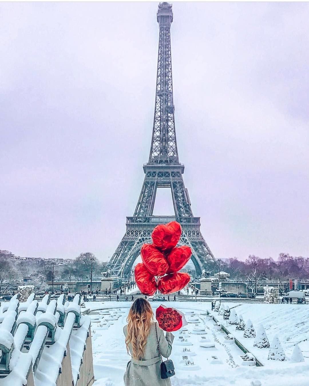 Париж девушка спиной