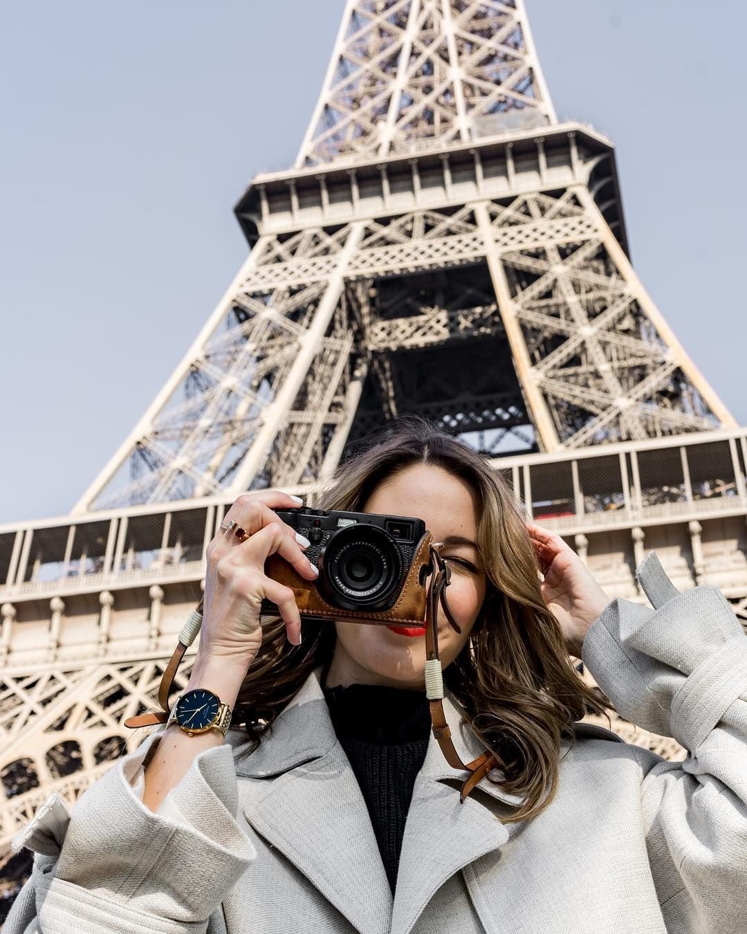 Девушка в Париже из инстаграмма