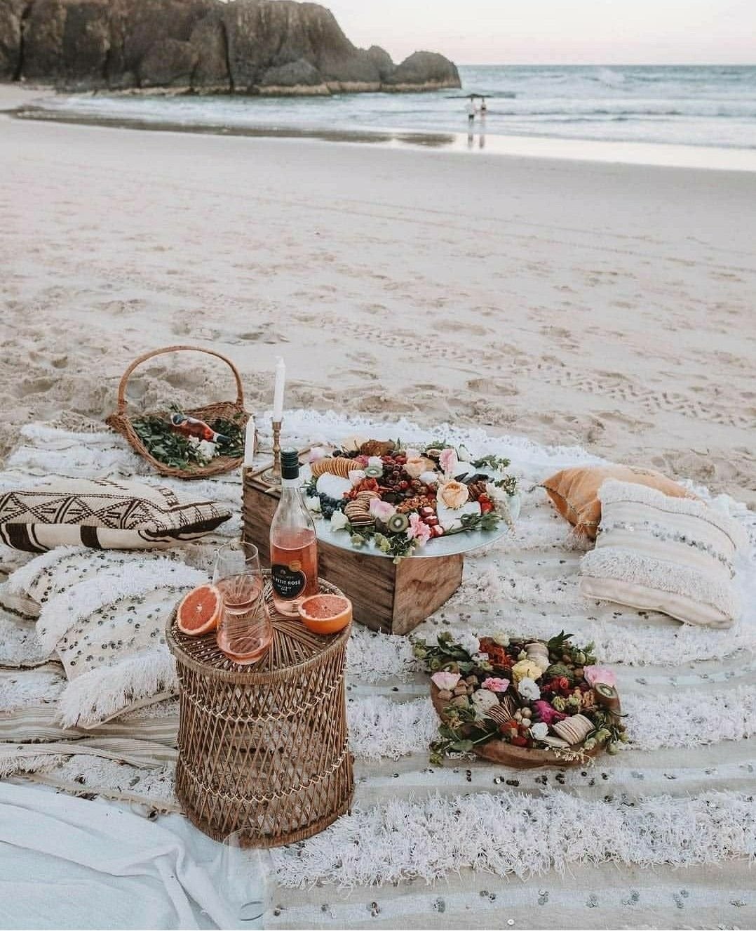 Пикник на берегу моря