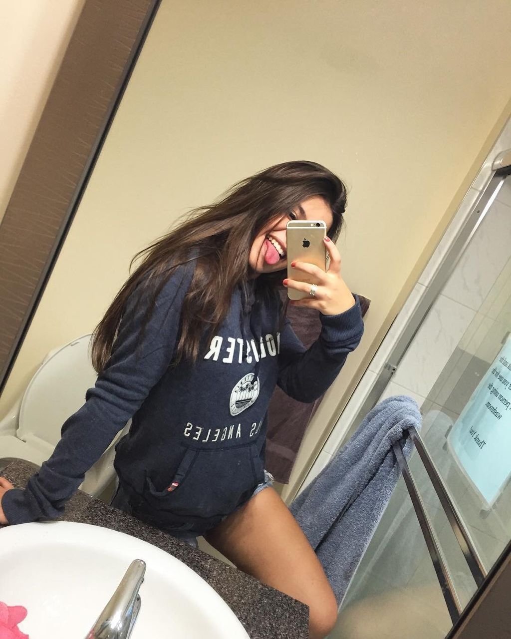 Розовая иконка ватсап