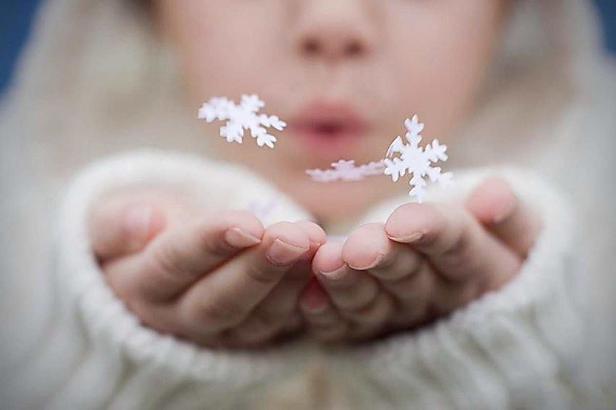 Снежинка на руке