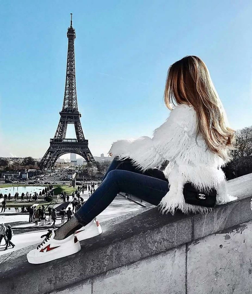 Девочка в Париже