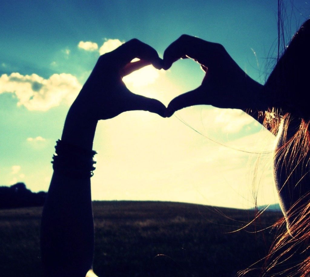 Сердце из рук фото
