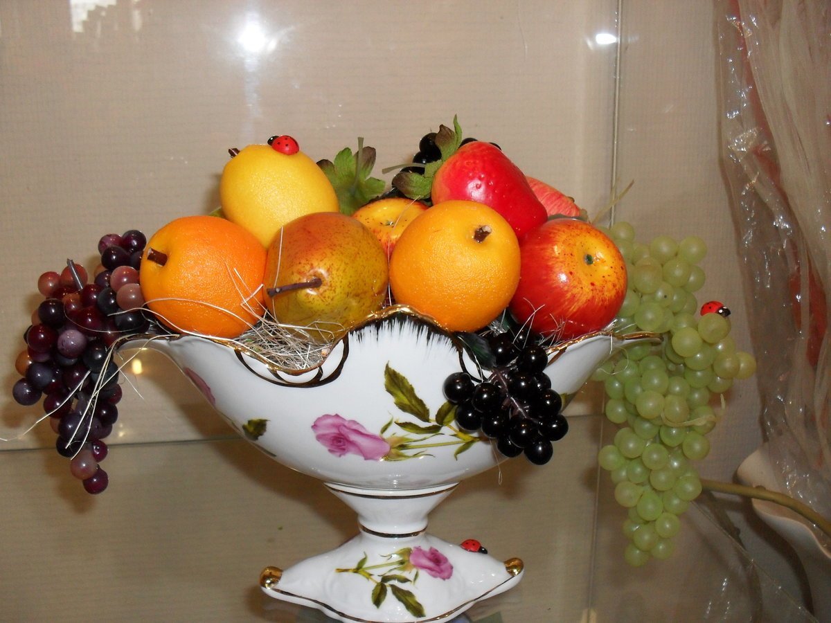 Ваза с фруктами