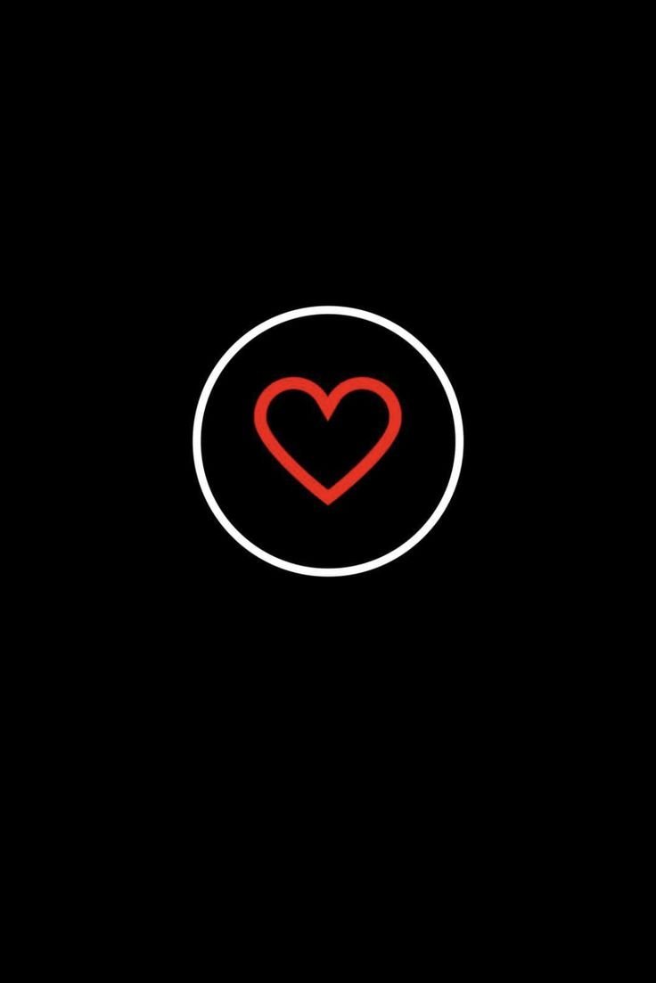 Разбитое сердце на черном фоне