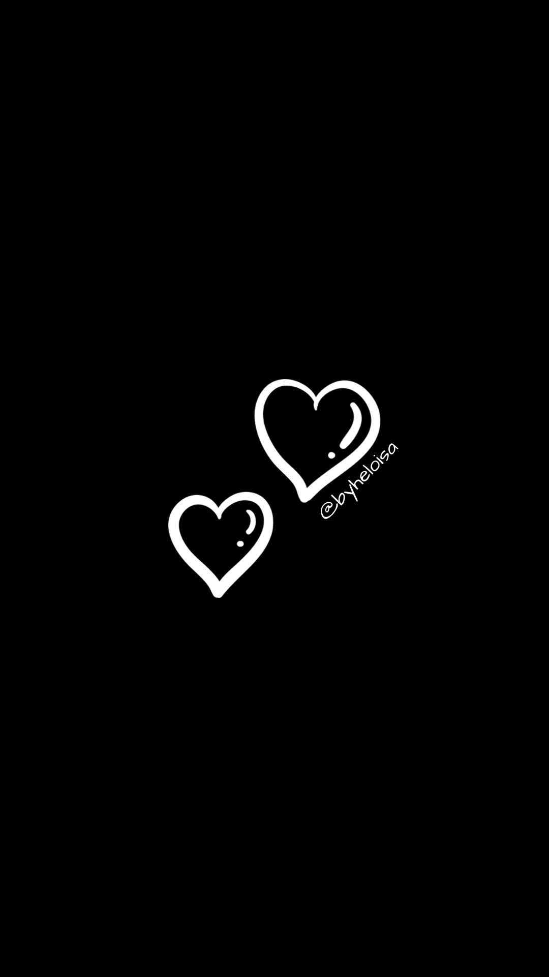 Белое сердечко на черном фоне