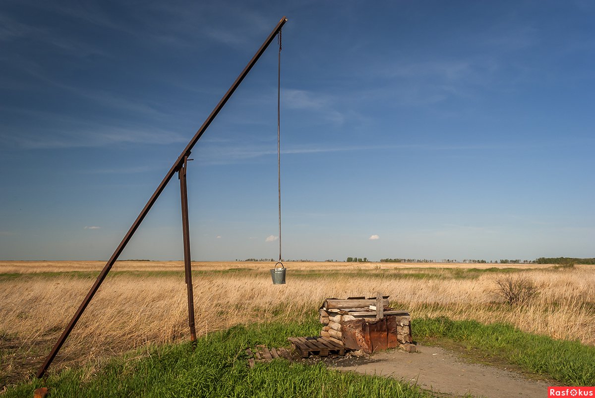 Деревенский колодец с журавлем