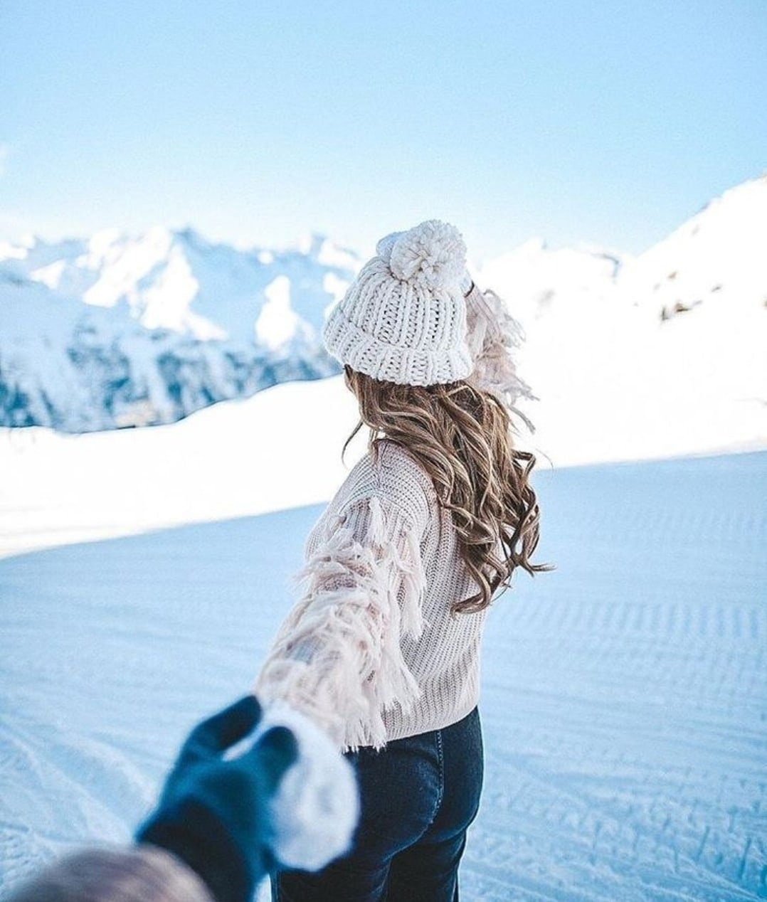 Снег девушка улица тепло одета