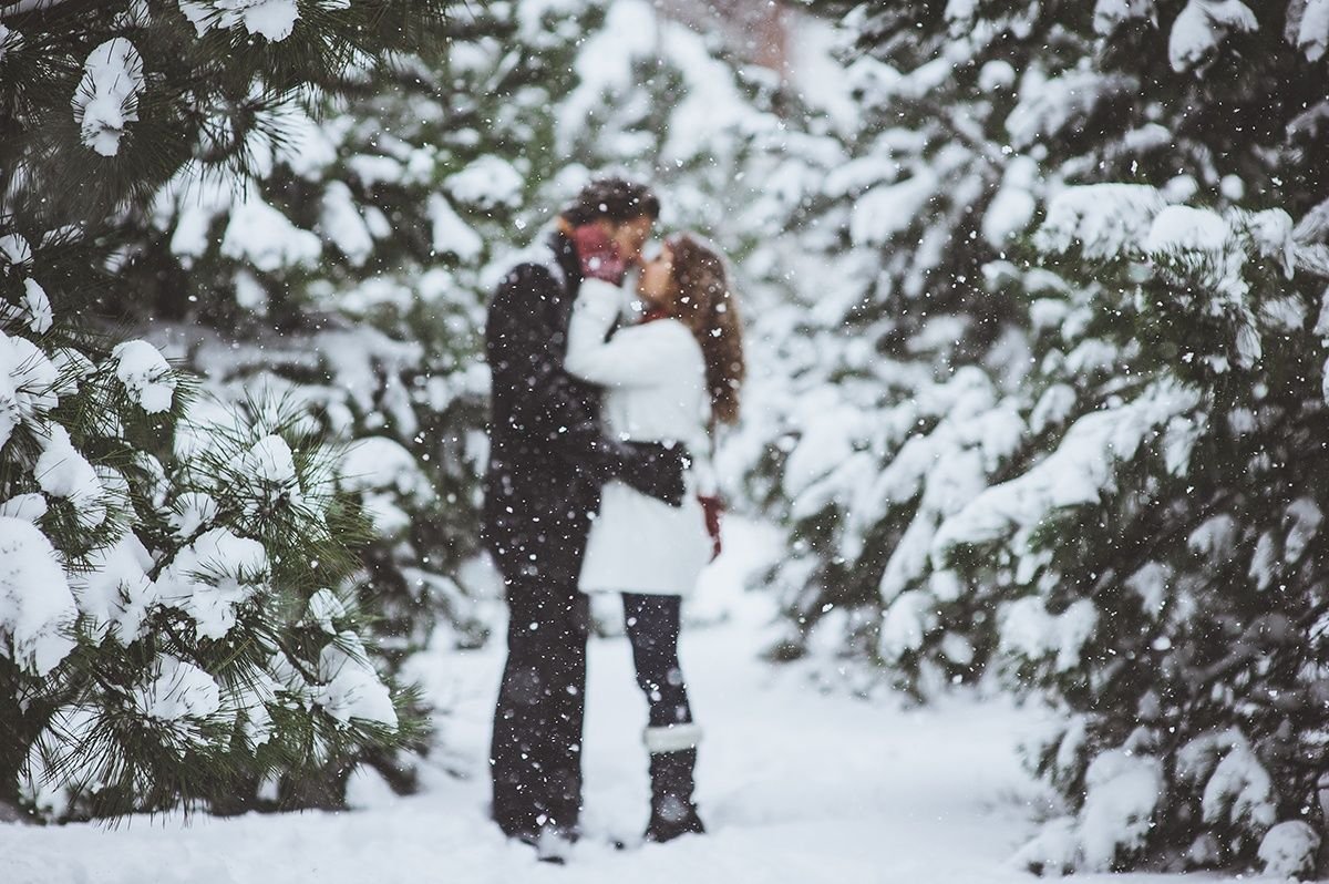 Зимние снежные варежки