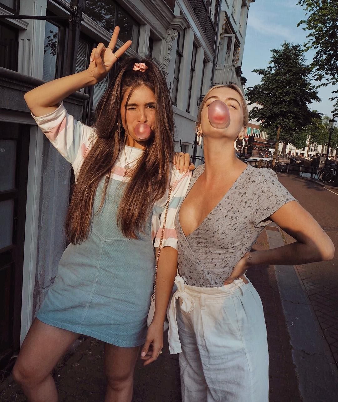 Фотосессия с подругой дома