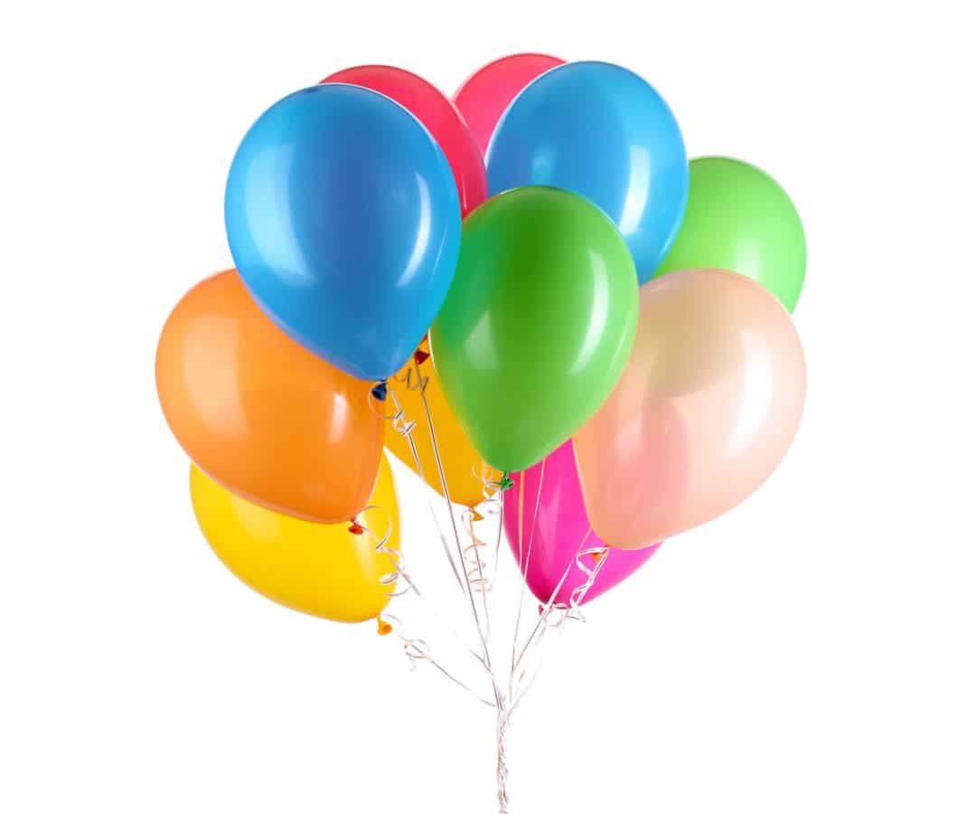 Связка шариков на белом фоне