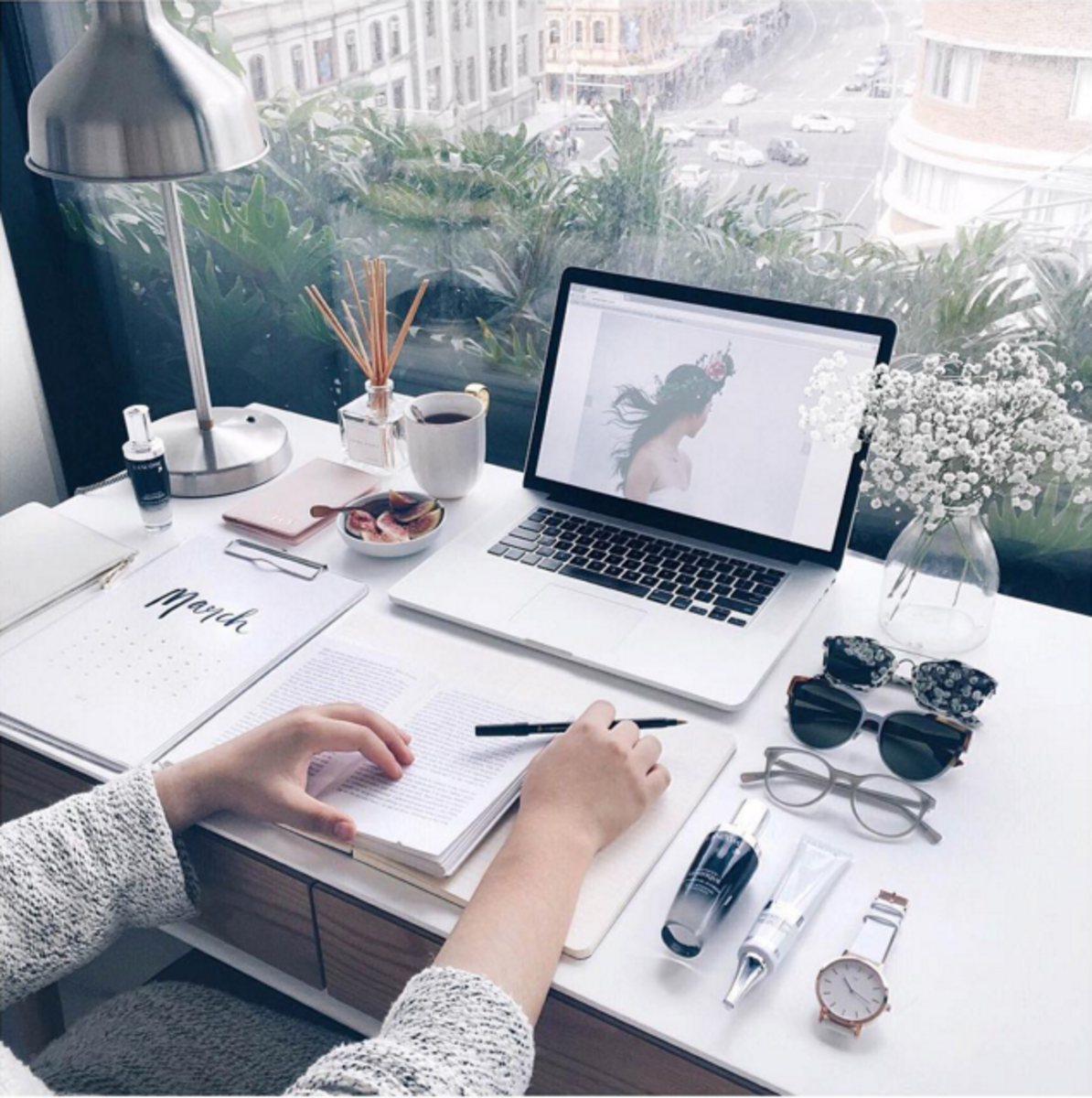 Девушка дизайнер