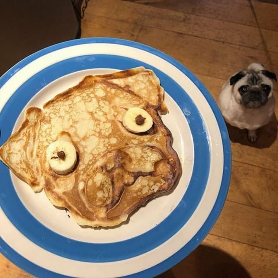 Девушка с блинчиками