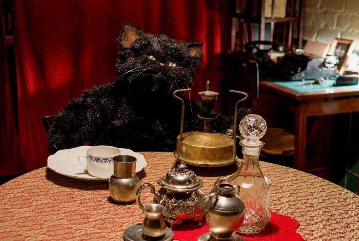 Кот Бегемот из музея Булгакова в Москве