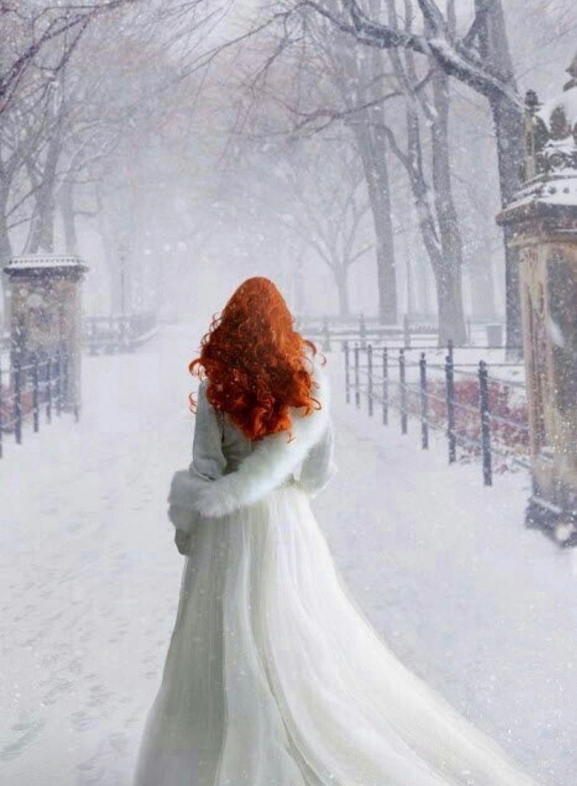 Девушка в белом зимой