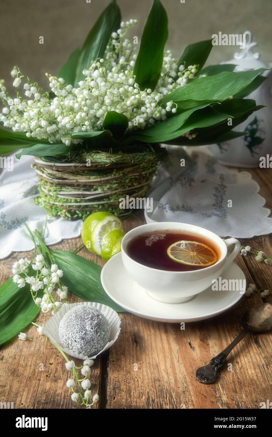 Чашка кофе и Ландыши