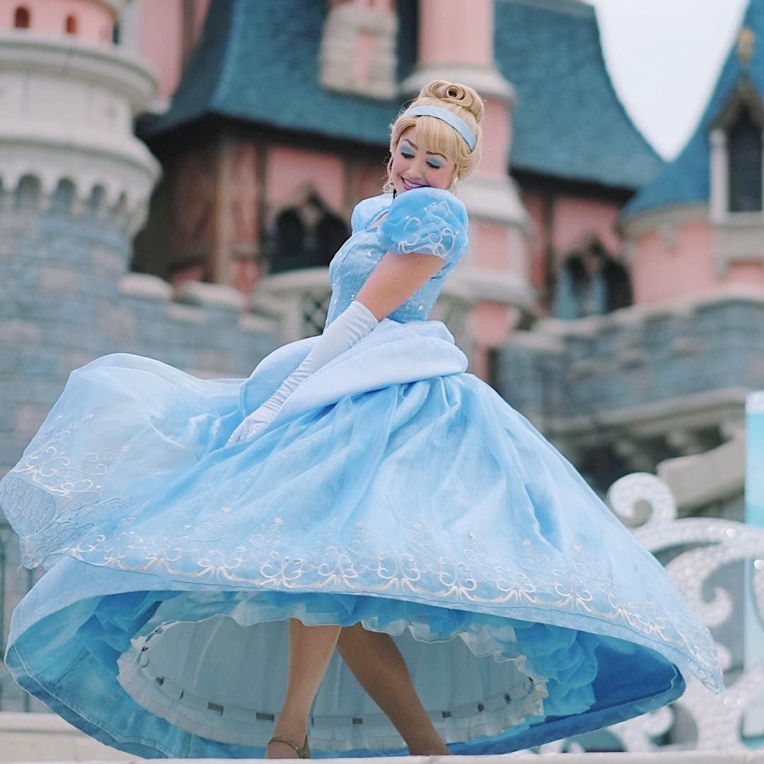 Принцессы в голубых платьях Дисней